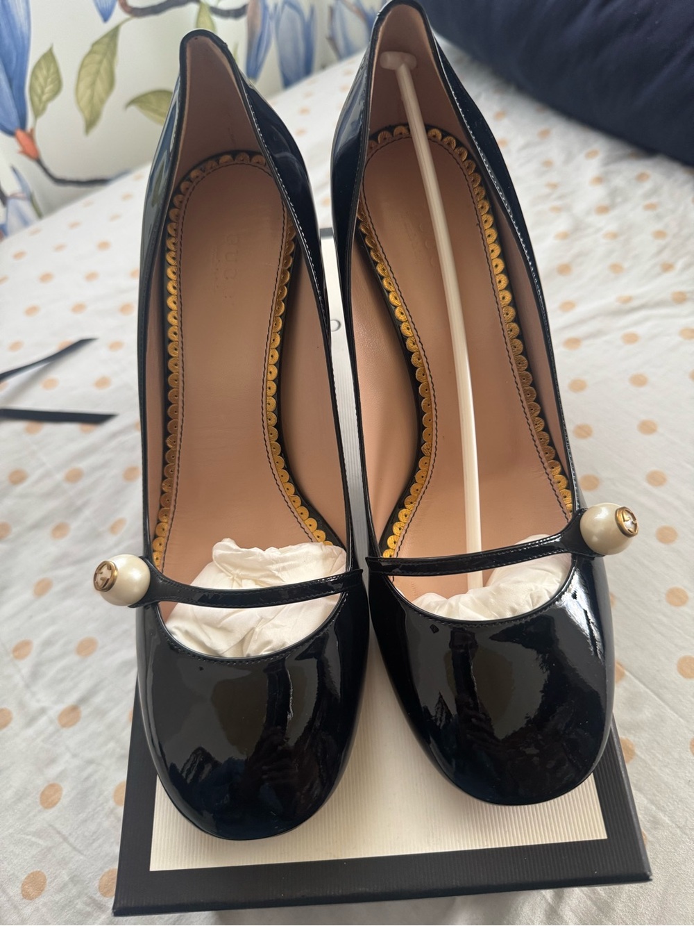 Gucci Black Patent Leather Mid-Heel Pumps with Vernice crystal. Size 39 NEW! - Picture 3 of 8